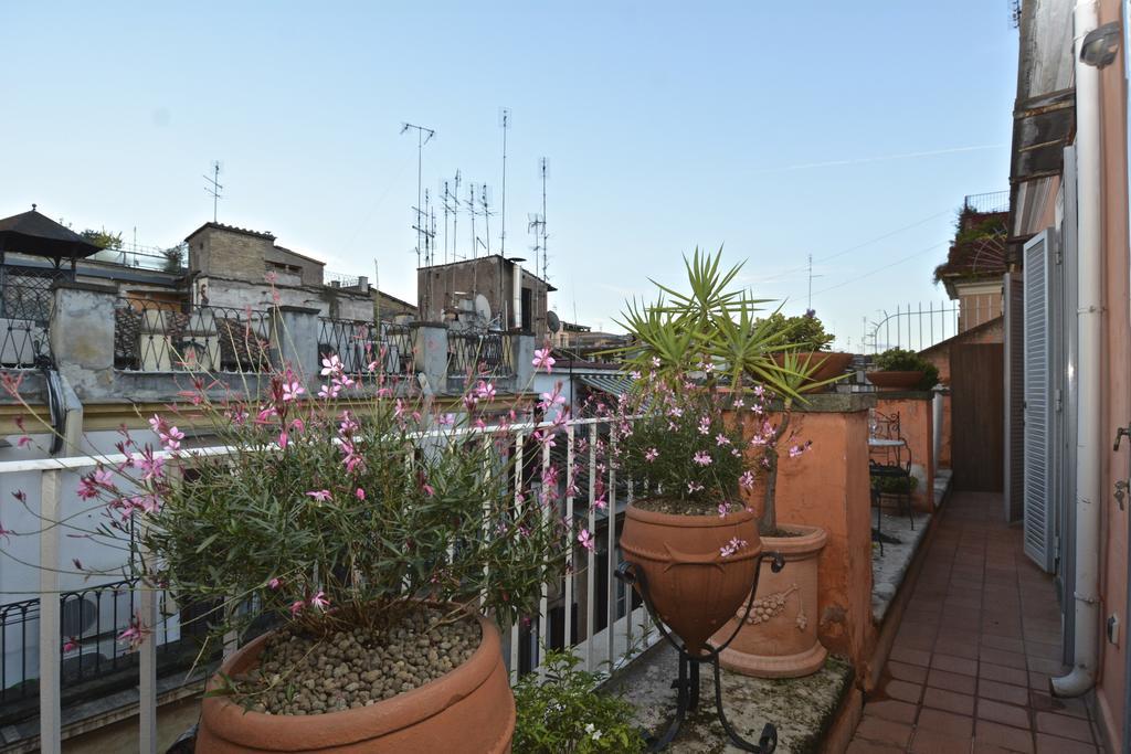 Spanish Steps Corner Rome Exterior photo